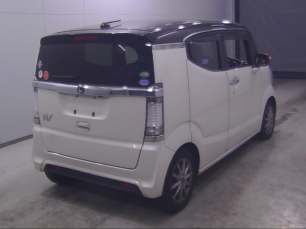 HONDA N-BOX SLASH