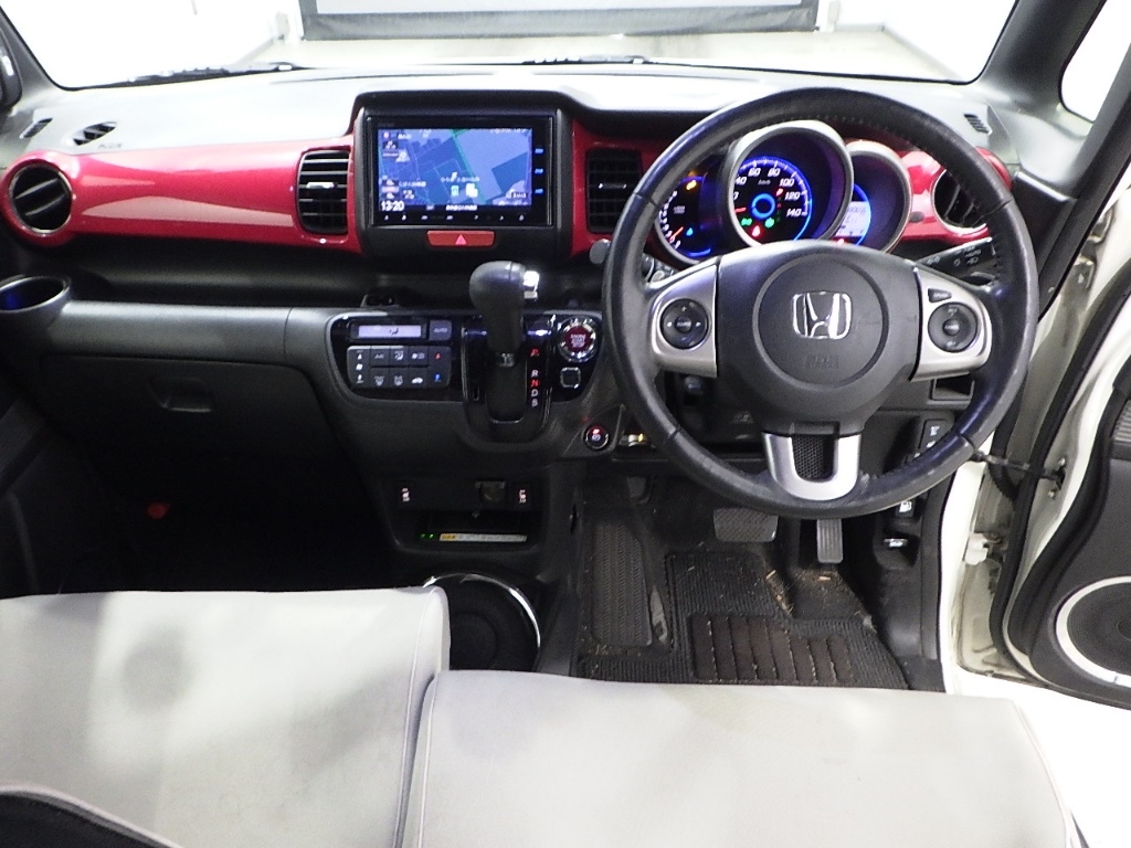HONDA N-BOX SLASH