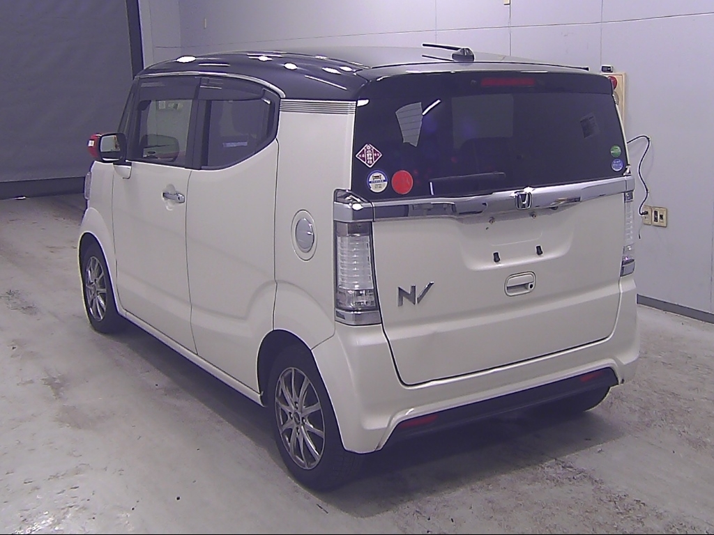 HONDA N-BOX SLASH