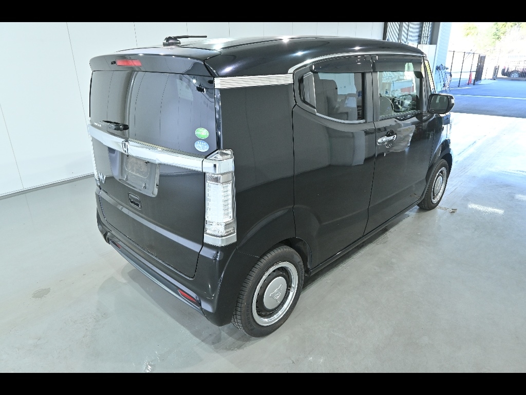 HONDA N-BOX SLASH