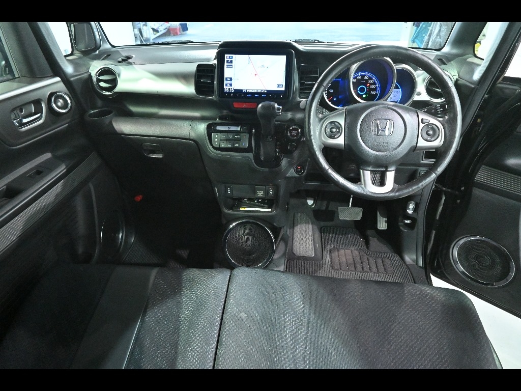 HONDA N-BOX SLASH