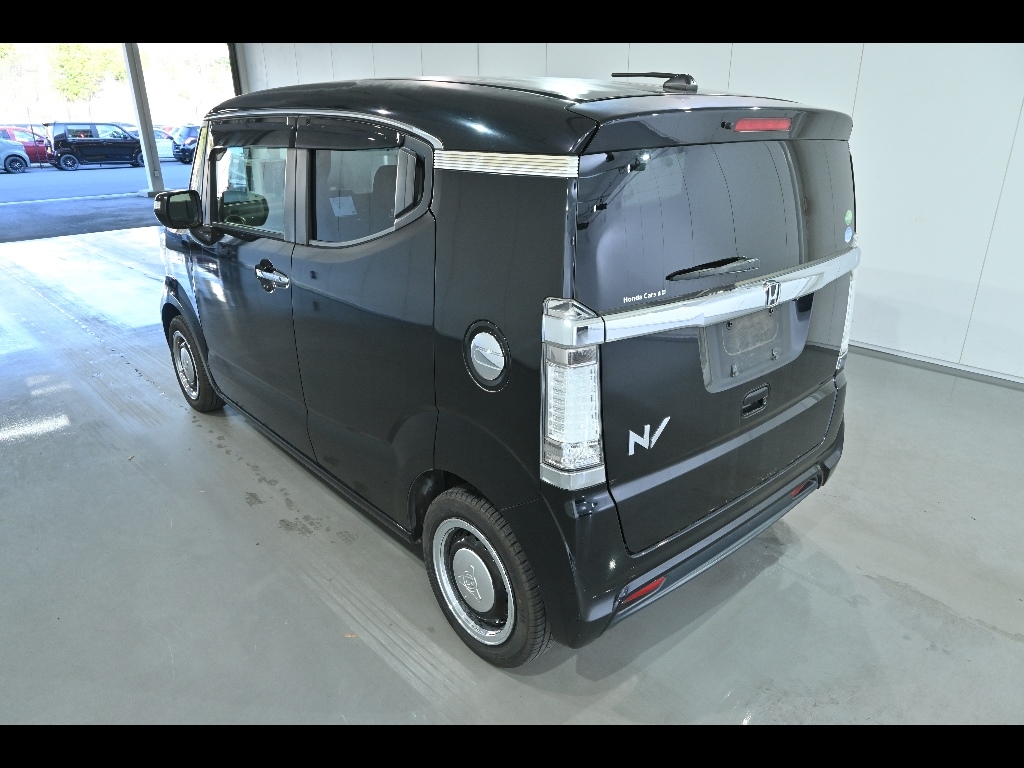 HONDA N-BOX SLASH