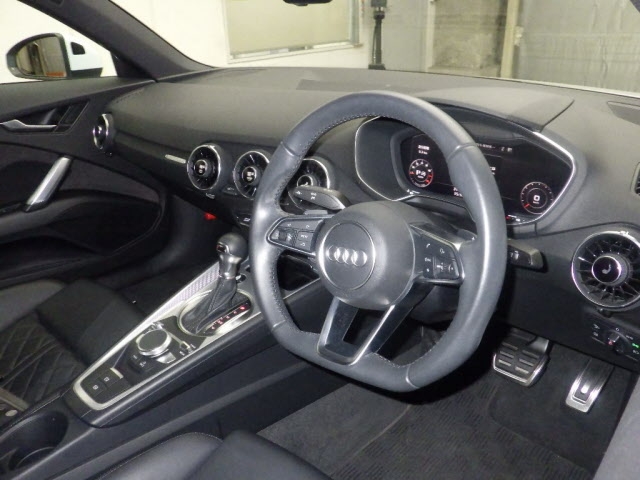 AUDI TT