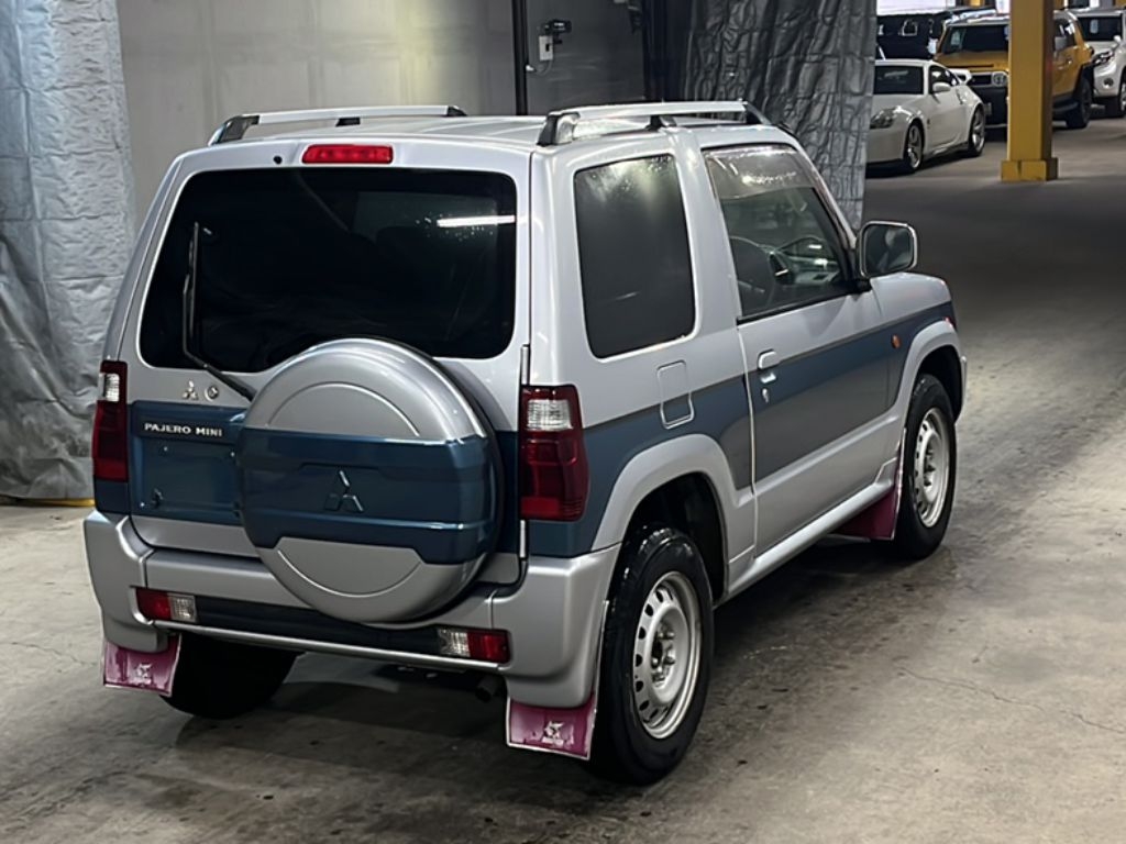 MITSUBISHI PAJERO MINI
