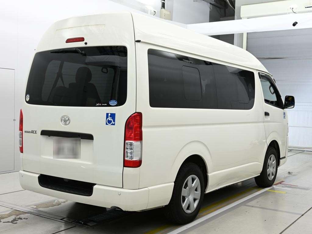 TOYOTA REGIUS ACE
