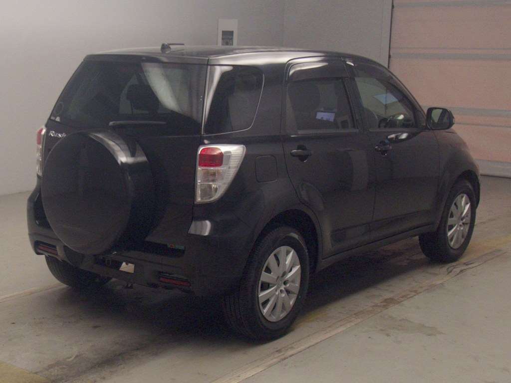 TOYOTA RUSH