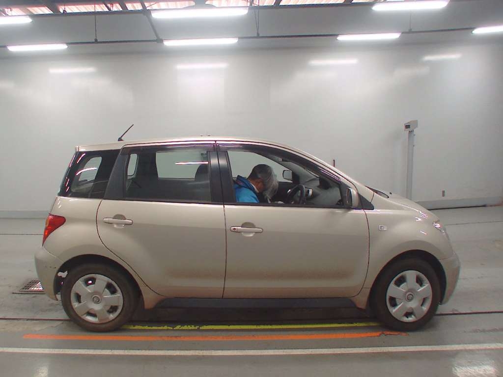 TOYOTA IST