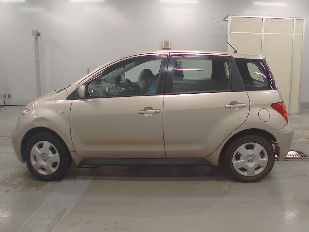 TOYOTA IST