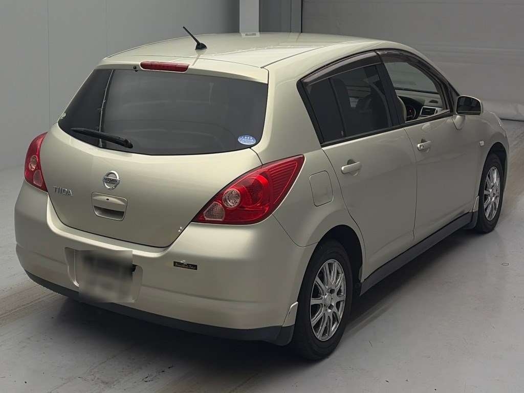 NISSAN TIIDA