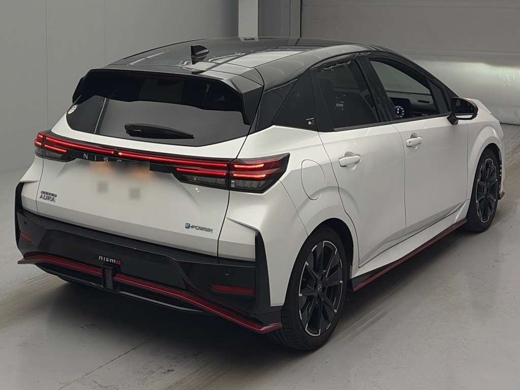 NISSAN AURA