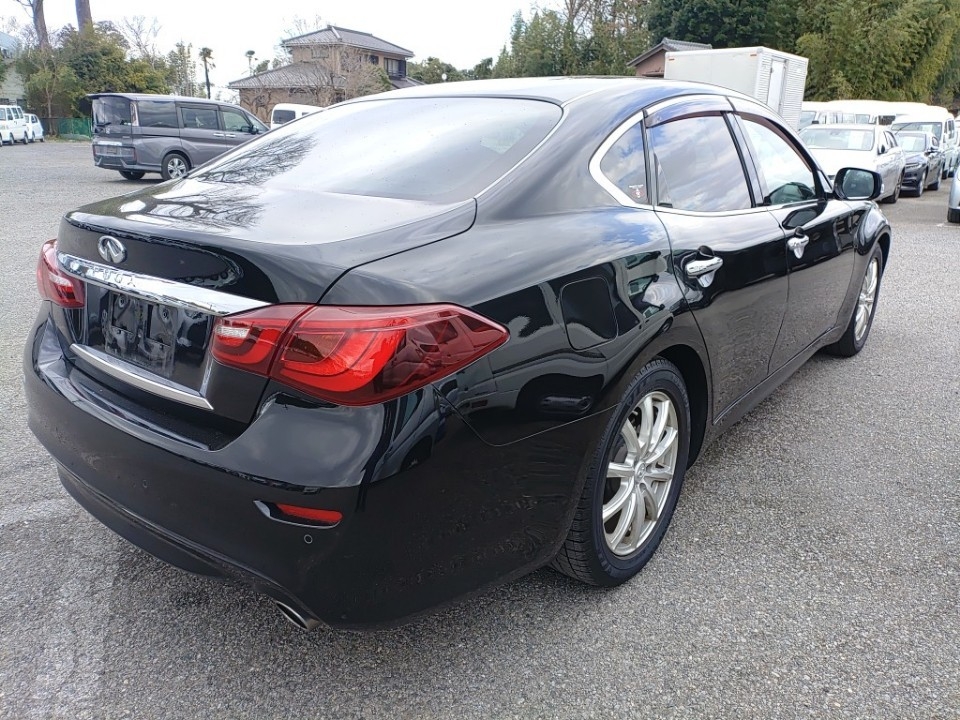 NISSAN FUGA
