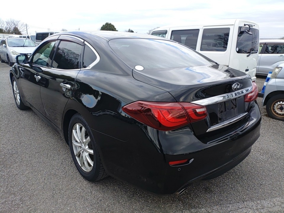 NISSAN FUGA