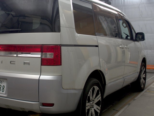 MITSUBISHI DELICA D:5