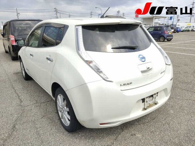 NISSAN LEAF