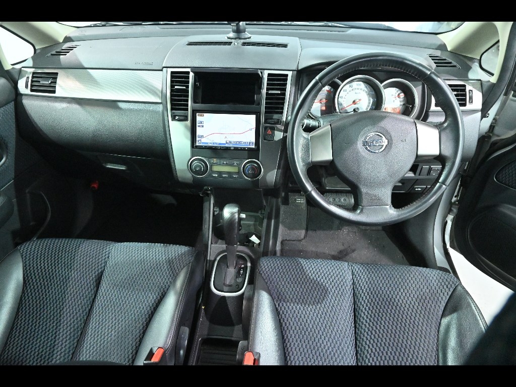 NISSAN TIIDA