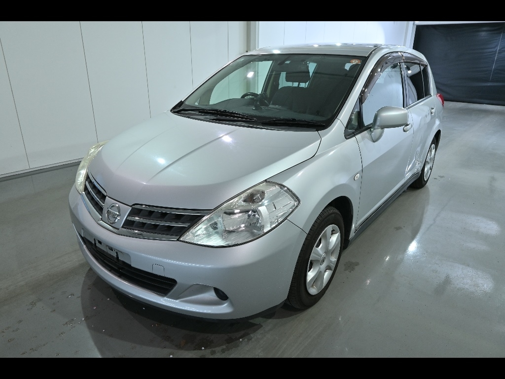 NISSAN TIIDA