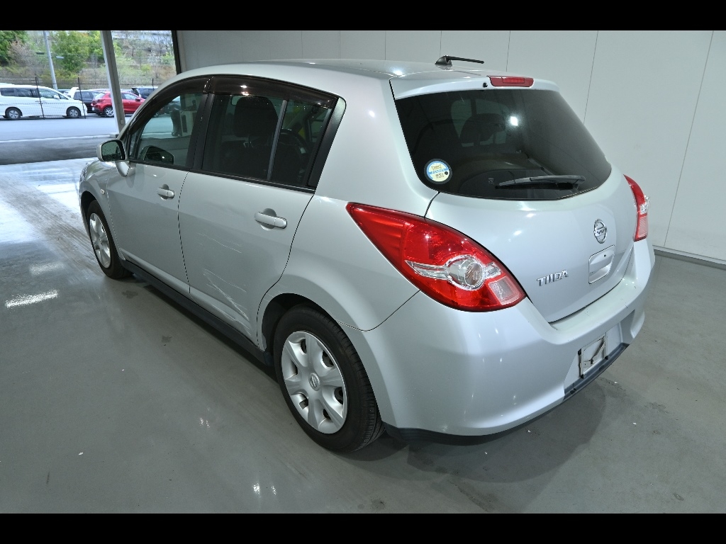 NISSAN TIIDA