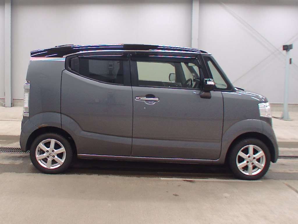 HONDA N-BOX SLASH