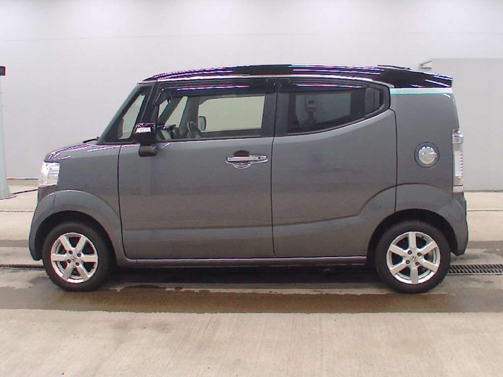 HONDA N-BOX SLASH