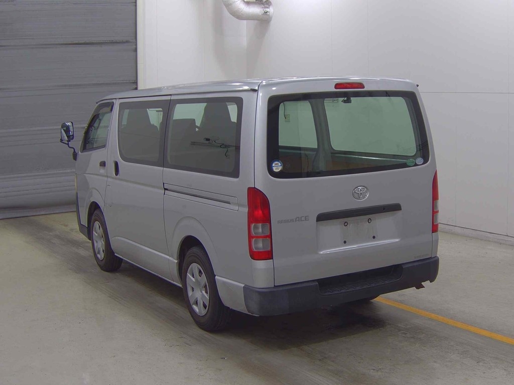 TOYOTA REGIUS ACE