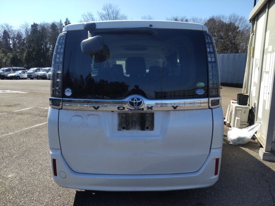 TOYOTA VOXY
