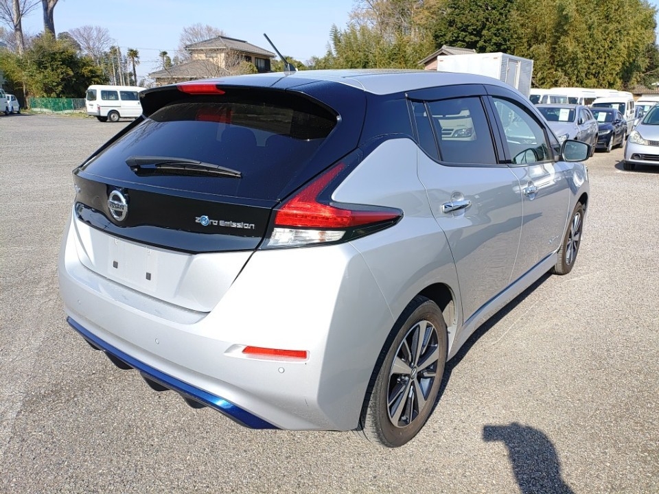 NISSAN LEAF
