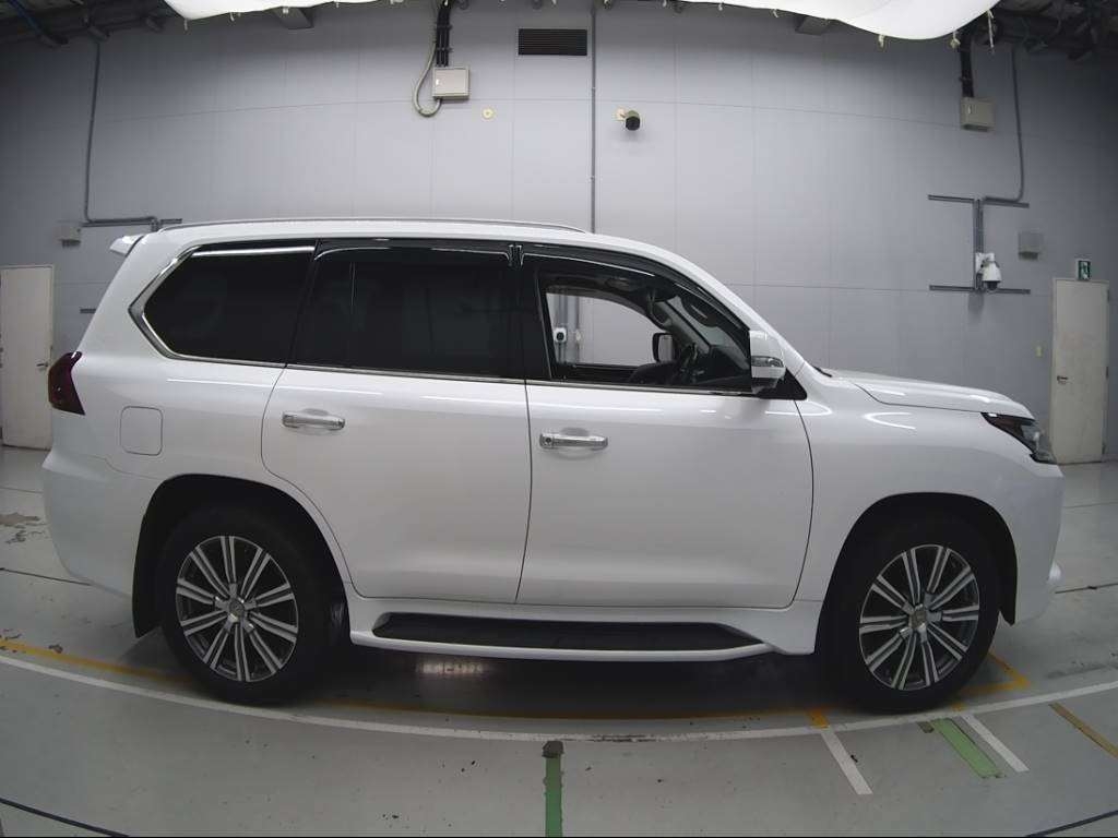 LEXUS LX570