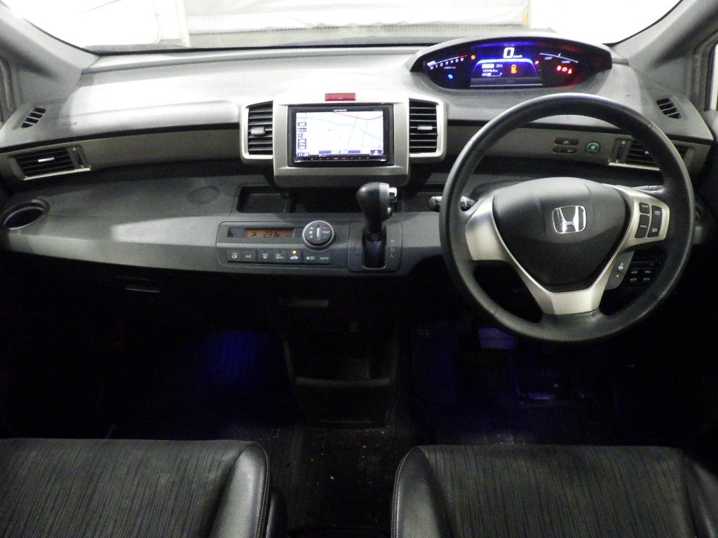 HONDA FREED SPIKE