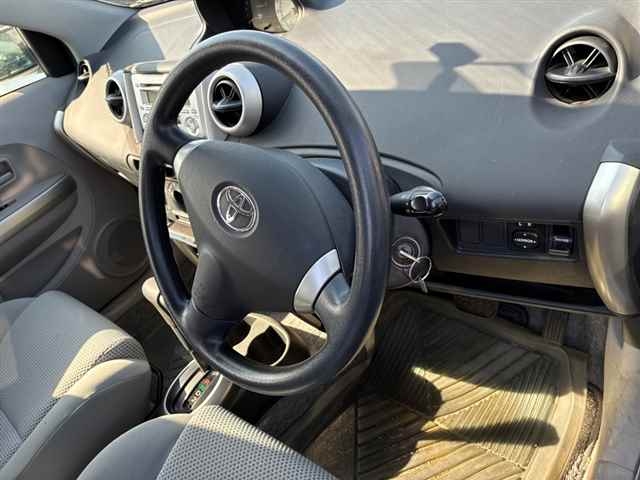 TOYOTA IST