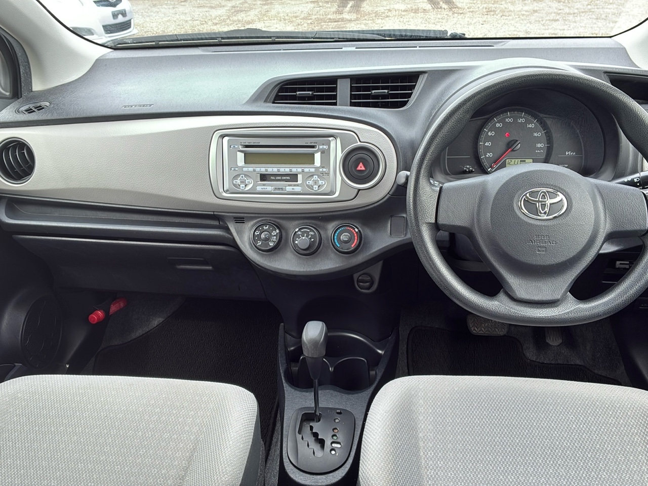 TOYOTA VITZ