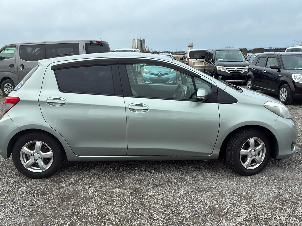 TOYOTA VITZ