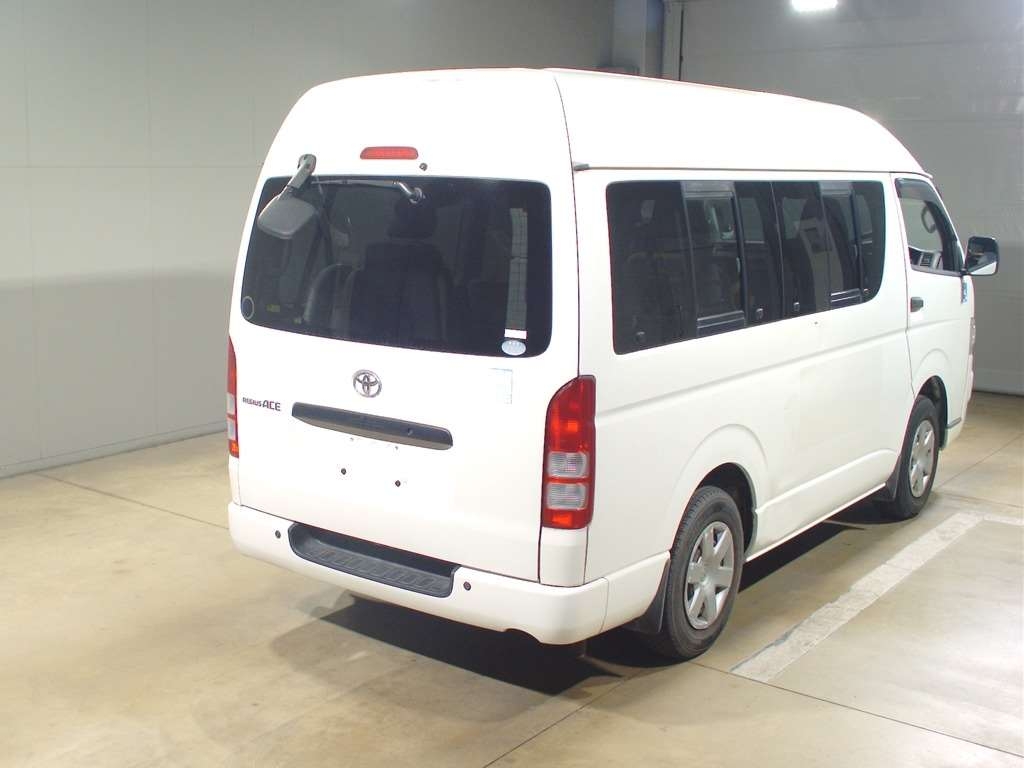TOYOTA REGIUS ACE