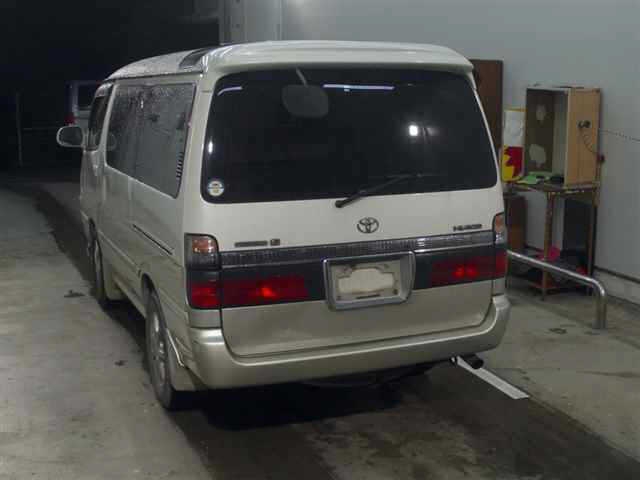 TOYOTA HIACE