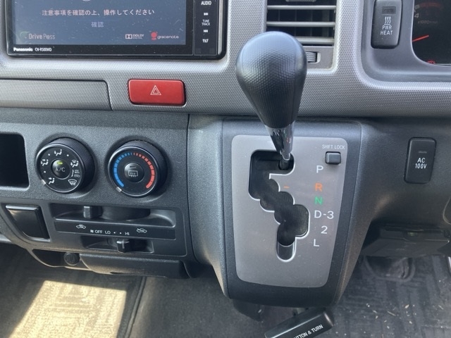 TOYOTA REGIUS ACE