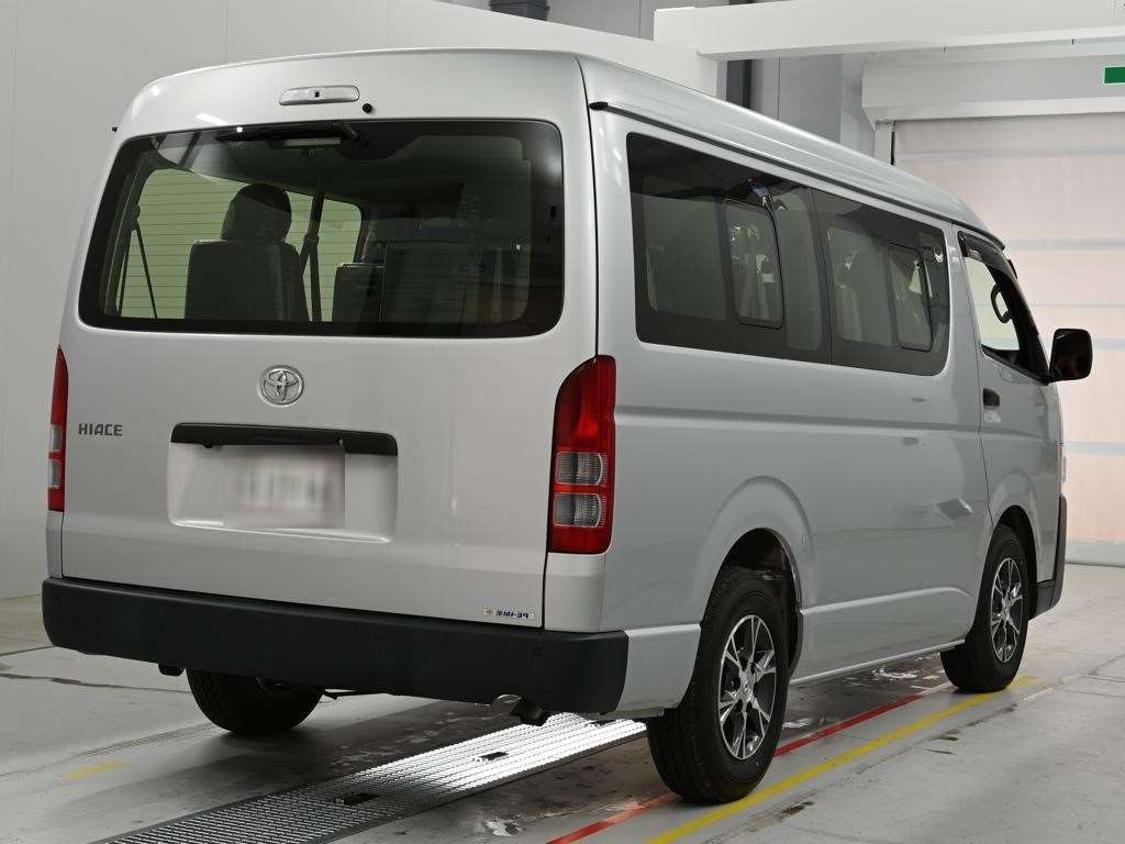 TOYOTA HIACE