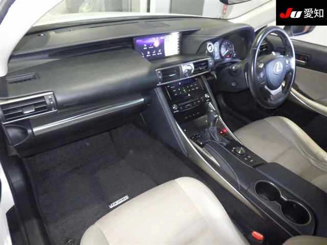 LEXUS IS300H