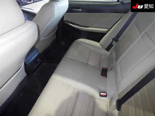 LEXUS IS300H