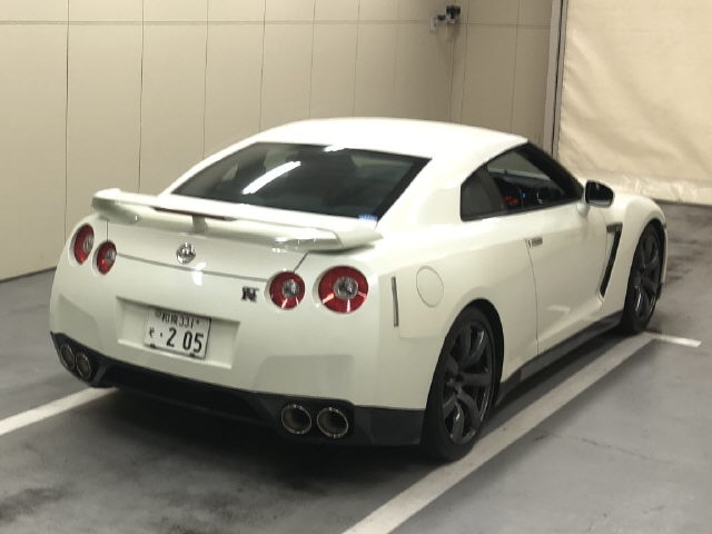 NISSAN GT-R
