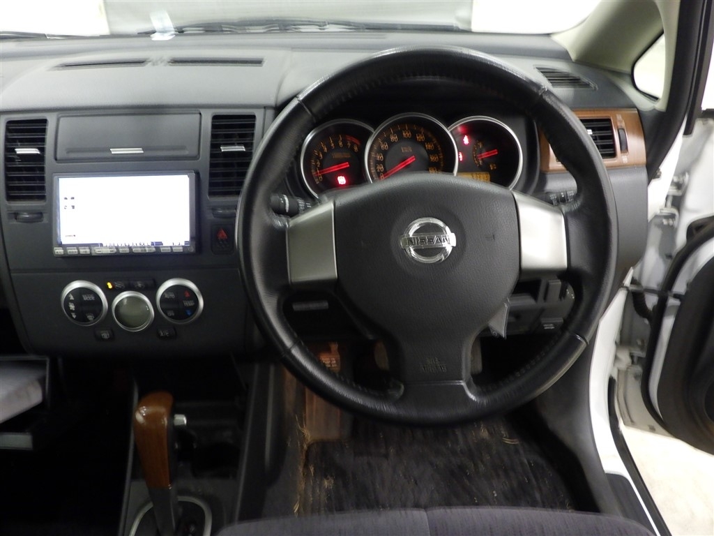 NISSAN TIIDA LATIO