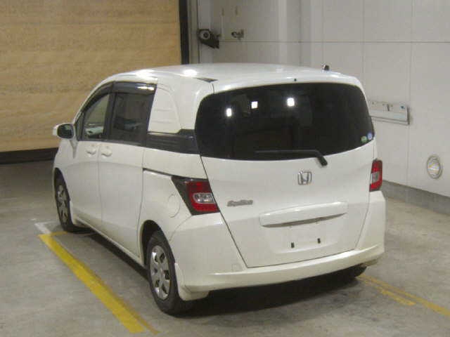 HONDA FREED SPIKE