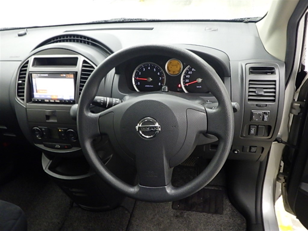 NISSAN LAFESTA