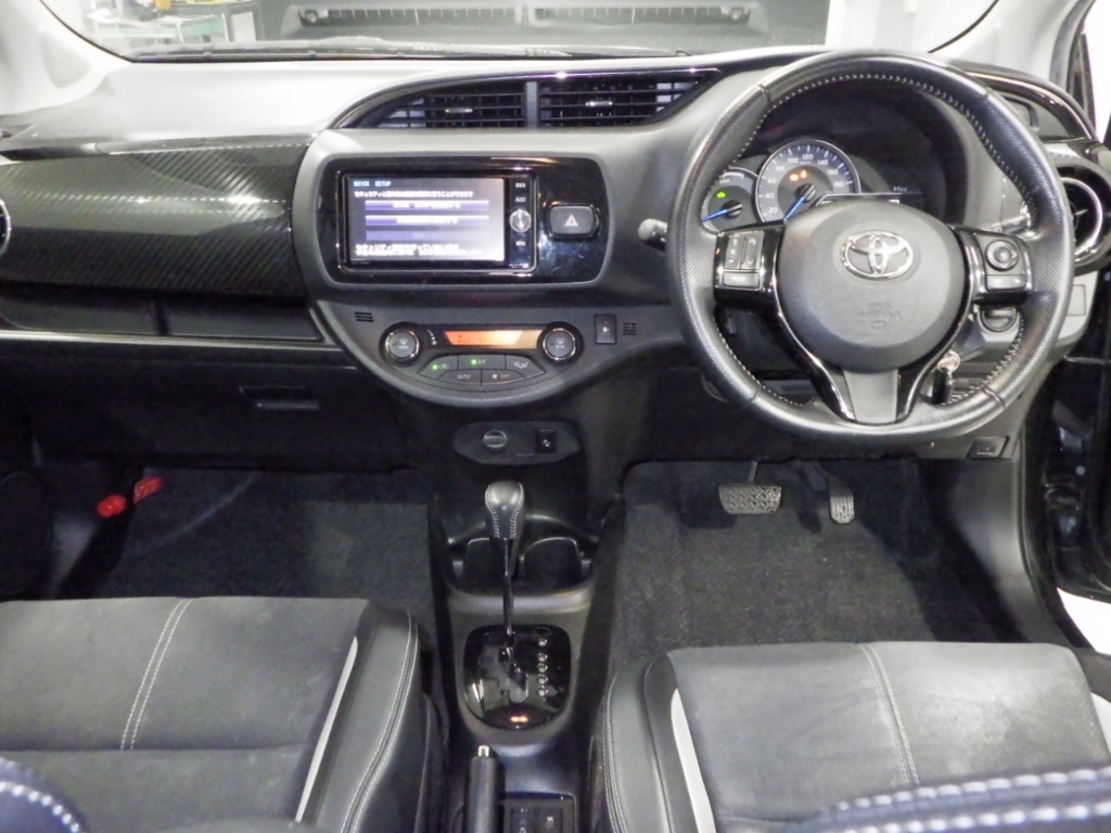 TOYOTA VITZ