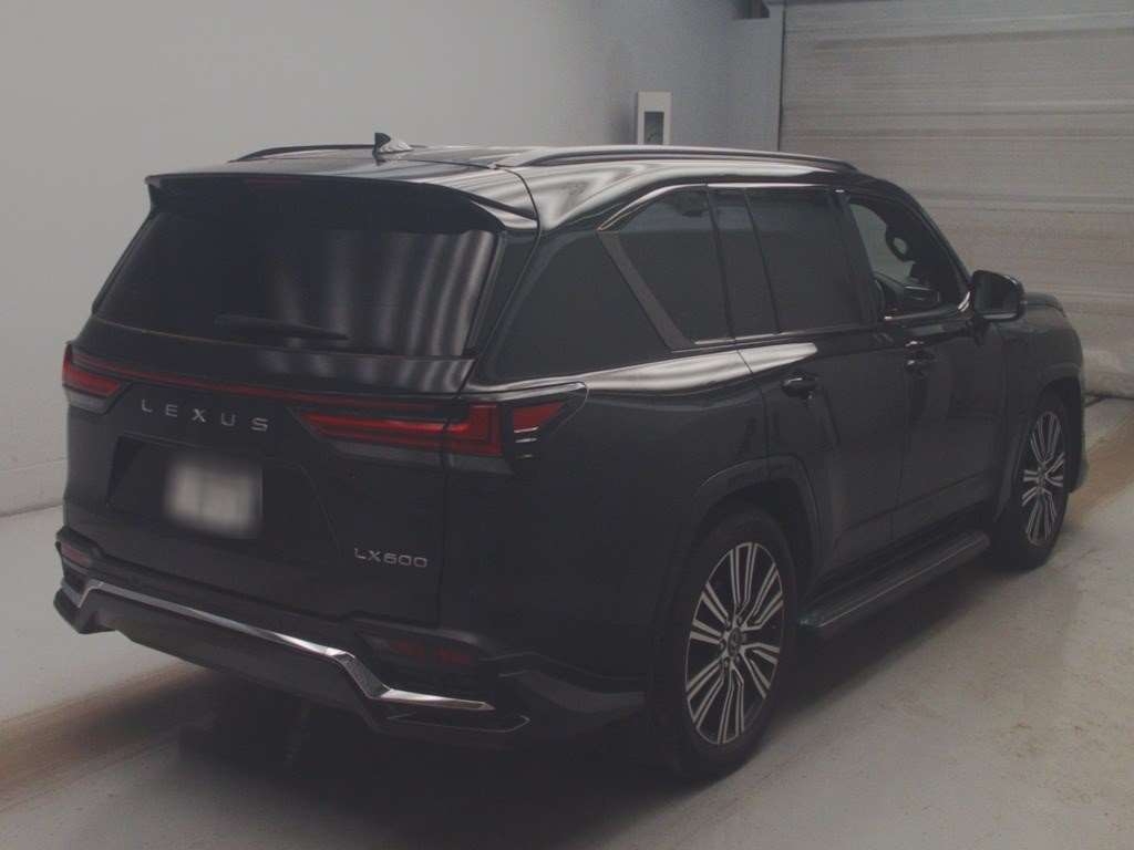 LEXUS LX600