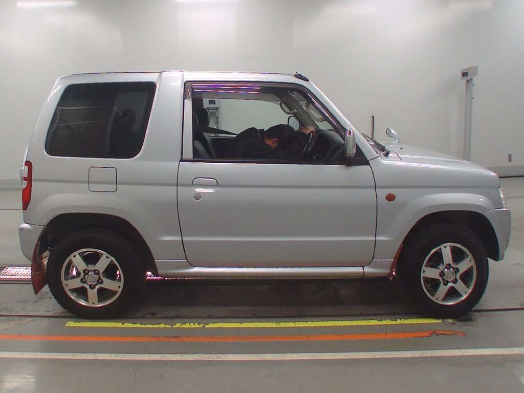 MITSUBISHI PAJERO MINI