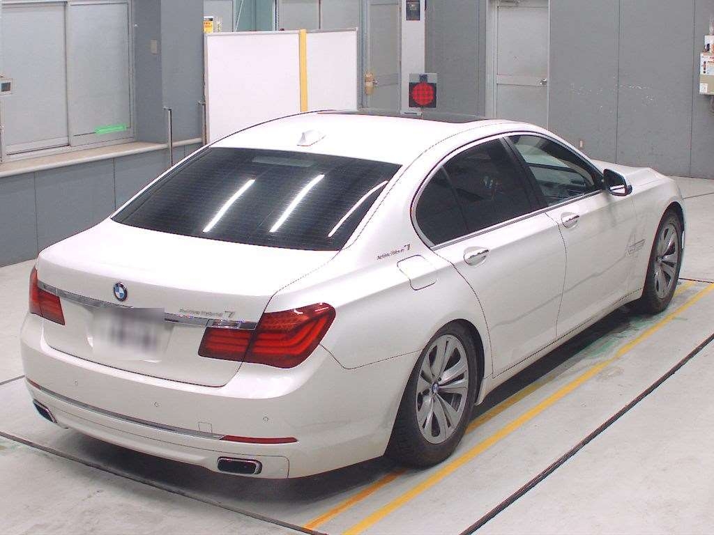 BMW 7-SERIES
