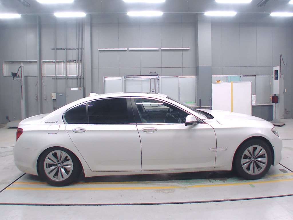 BMW 7-SERIES