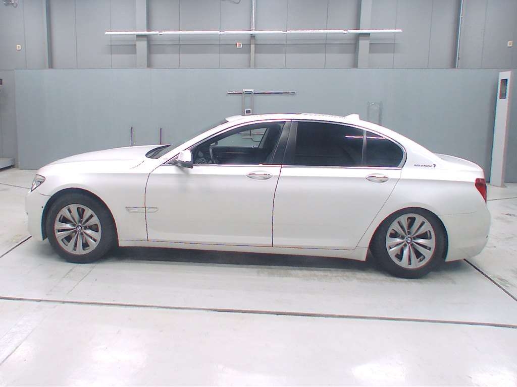 BMW 7-SERIES