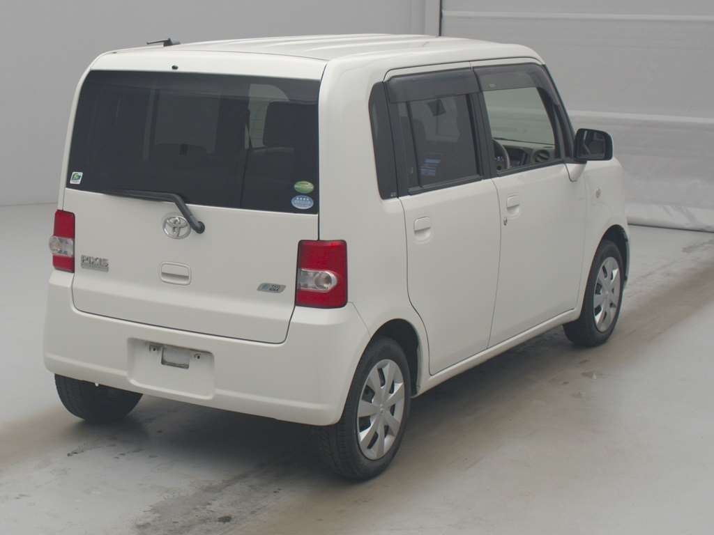 TOYOTA PIXIS SPACE