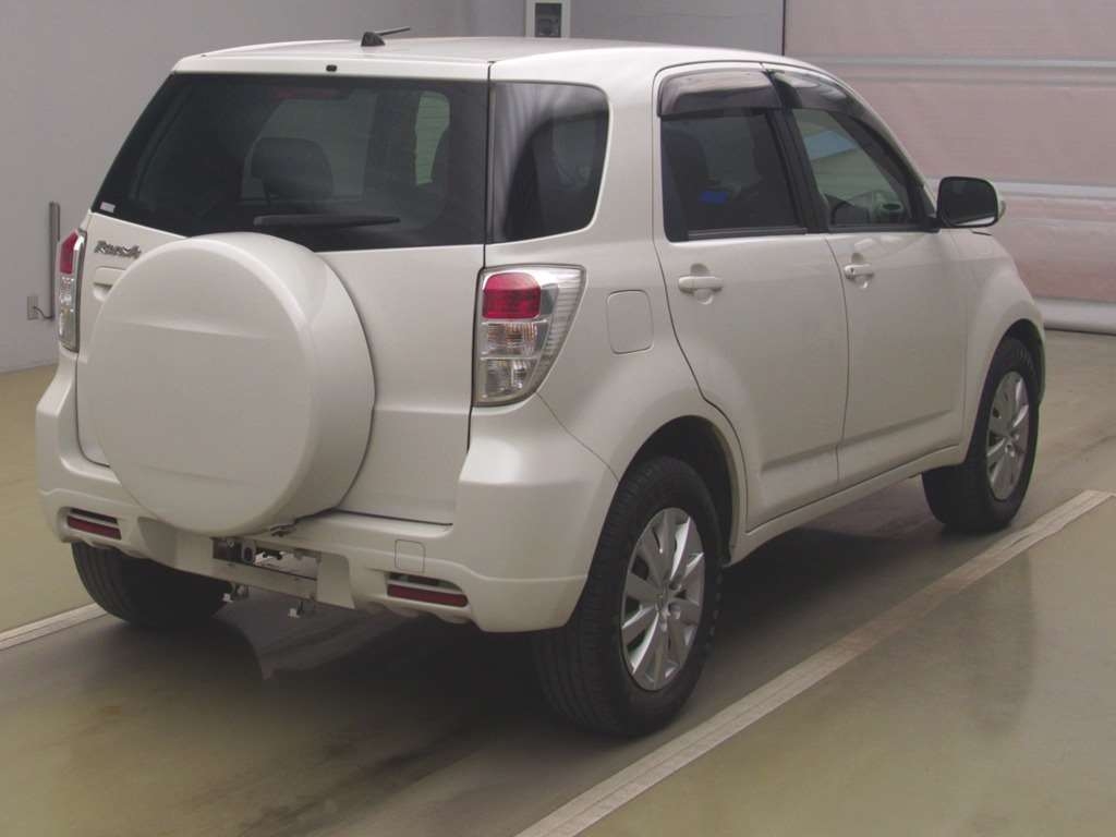 TOYOTA RUSH