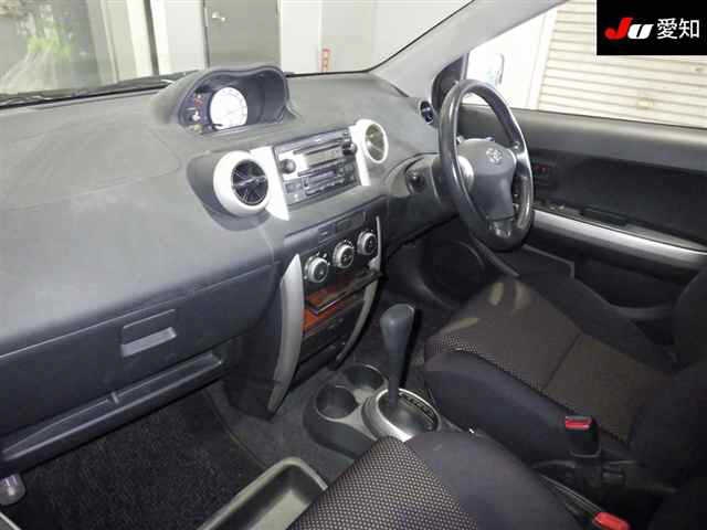 TOYOTA IST